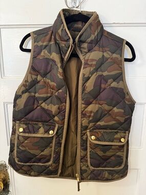 J. Crew Mercantile Green Camo Quilted Vest Size Small Sleeveless Puffer